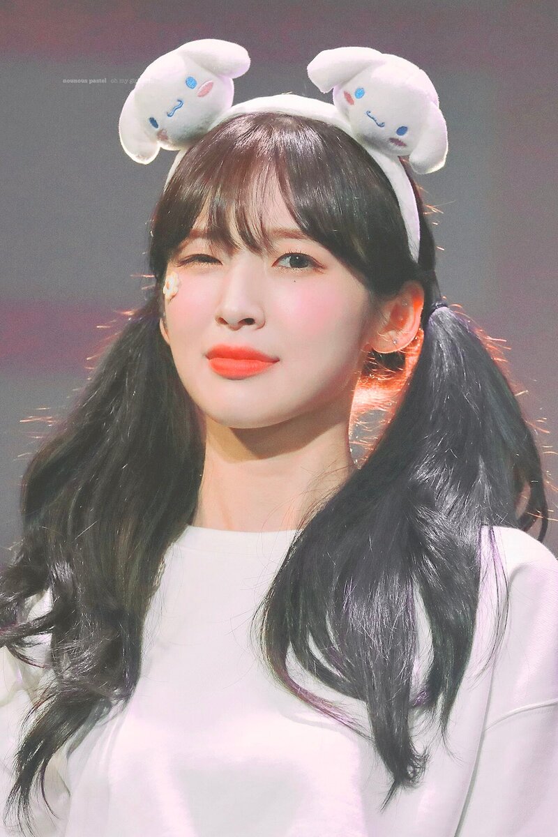 220430 Oh My Girl's Arin at 7th Anniversary Fanmeeting documents 6