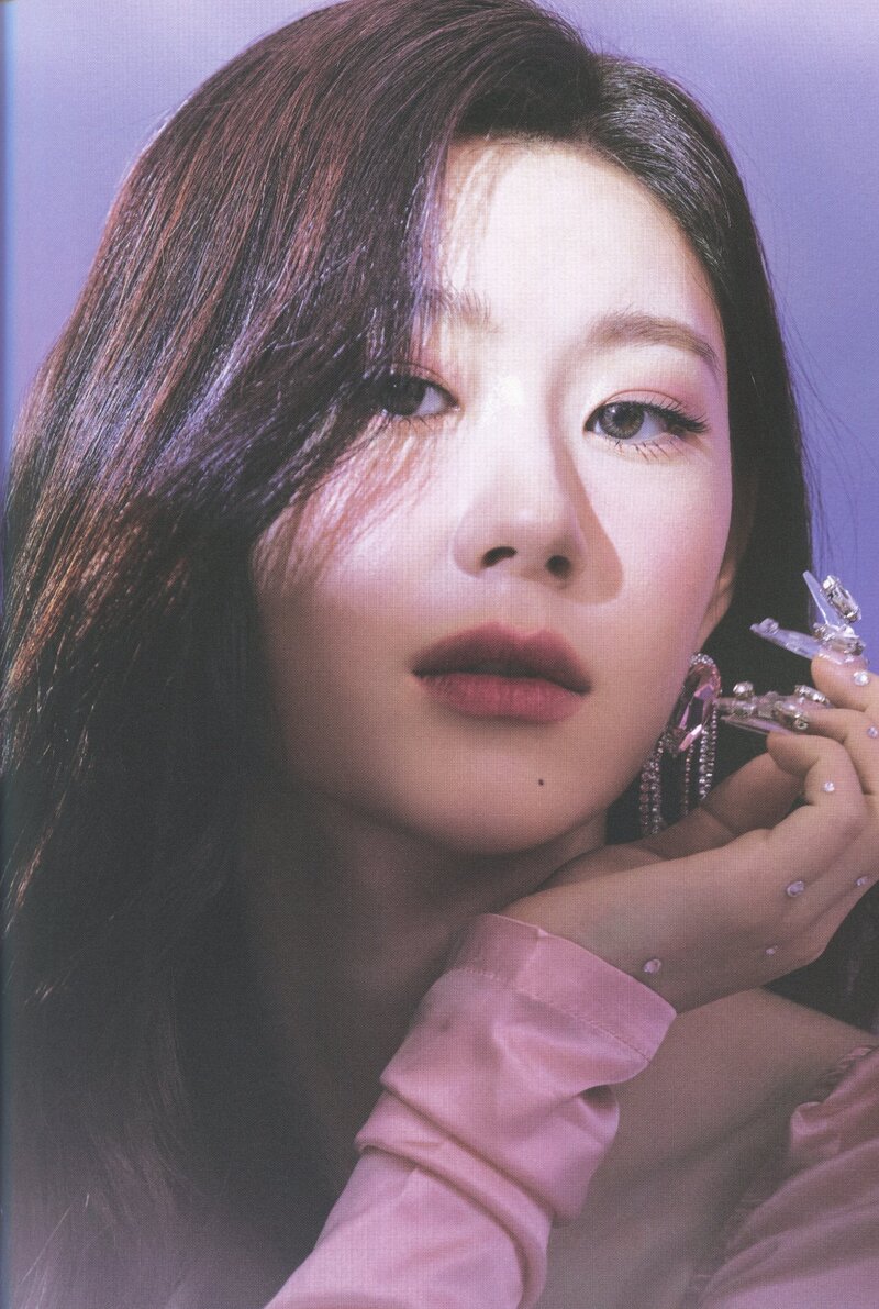 ITZY 'CHECKMATE' Album Scans (Chaeryeong ver.) documents 6