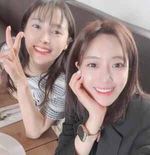 June 1, 2022 T-ara Eunjung IG update with Kara's Gyuri