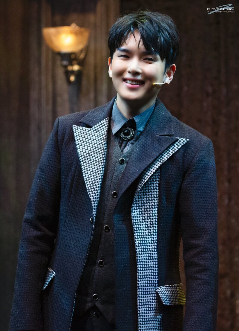 211026 Ryeowook at Mary Shelley Musical Curtain Call Day 2 documents 2