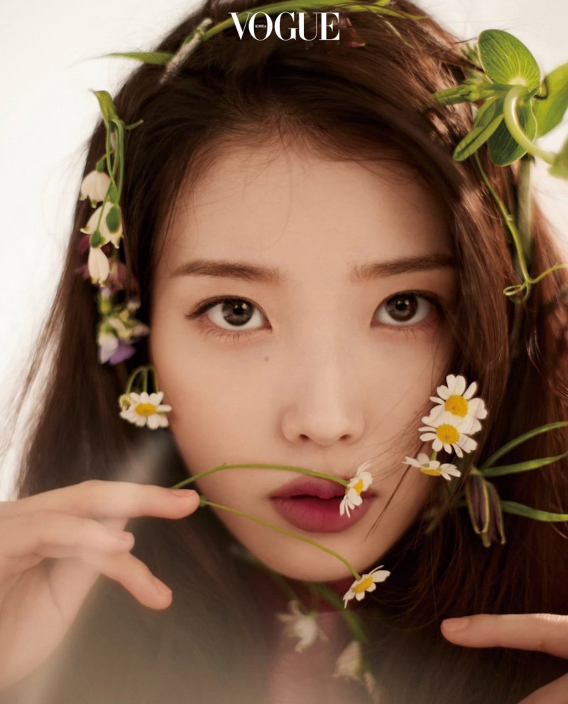 IU for Vogue Korea Magazine x Gucci May 2021 Issue documents 1