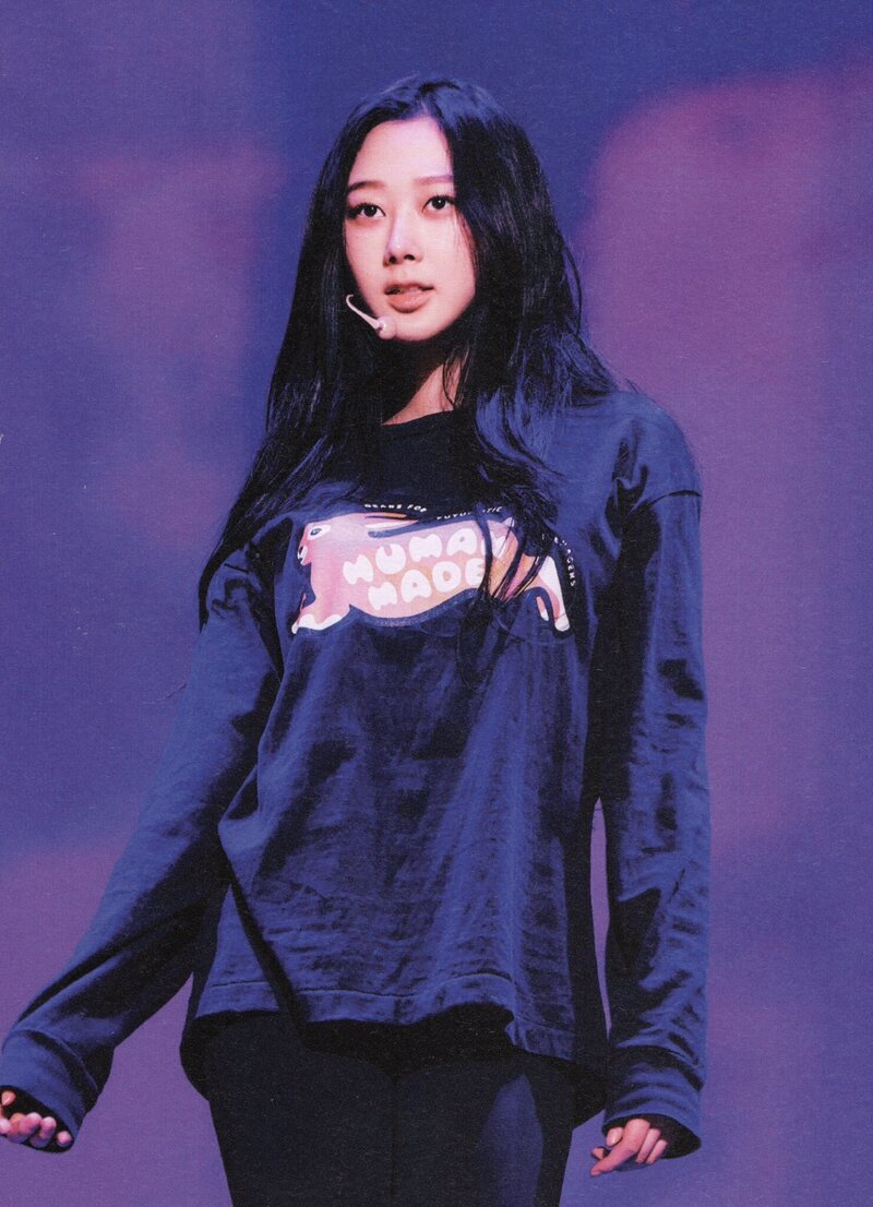AESPA 1ST CONCERT SYNK: HYPER LINE PHOTOBOOK Giselle (SCANS) documents 6