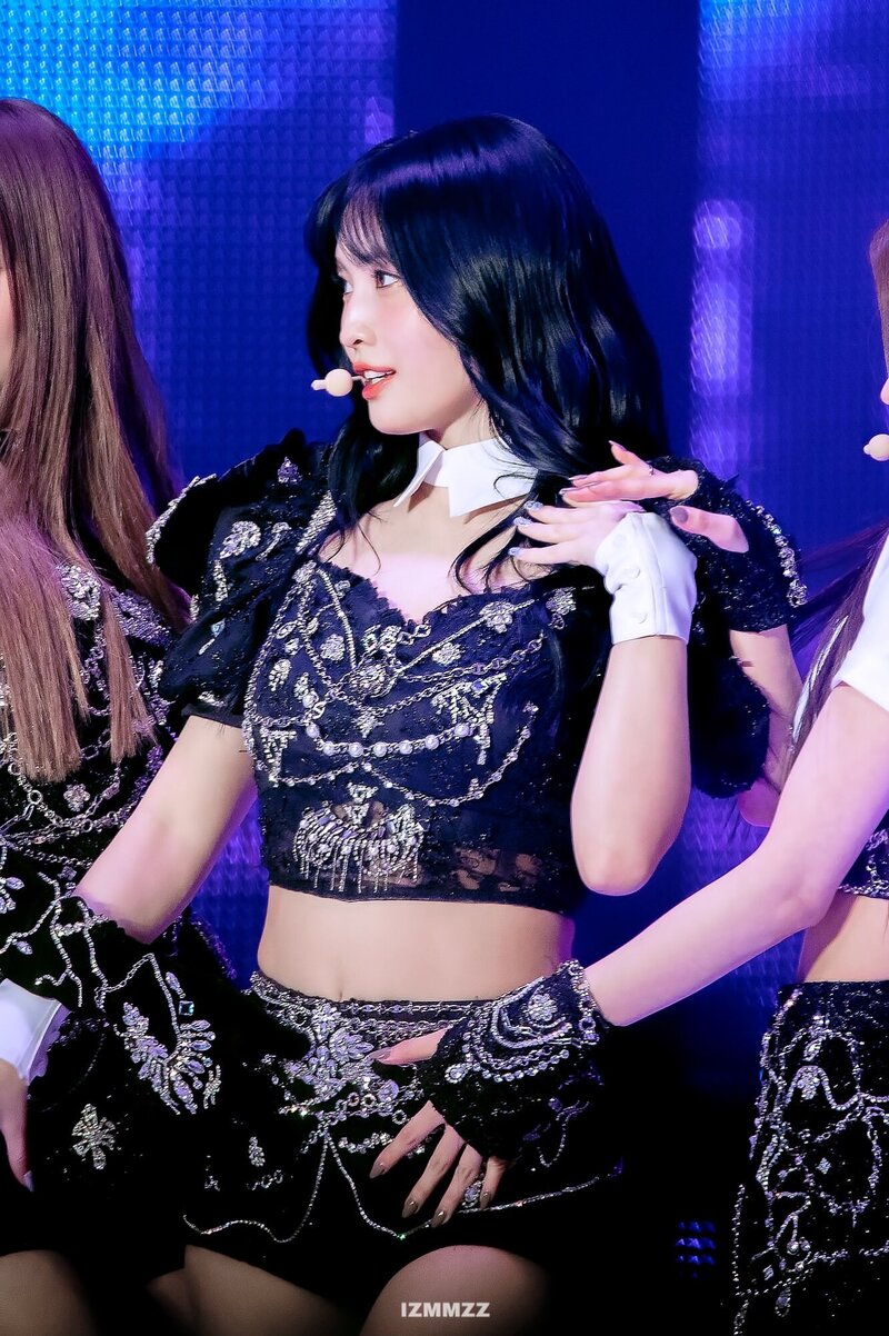 230415 TWICE Momo - ‘READY TO BE’ World Tour in Seoul Day 1 documents 1
