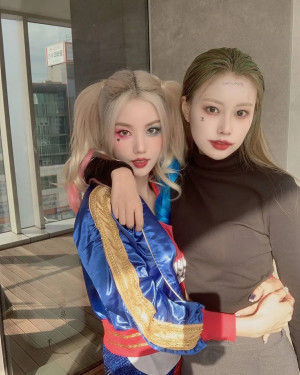 201031 IZ*ONE Instagram Update - Eunbi & Hyewon Halloween Costumes