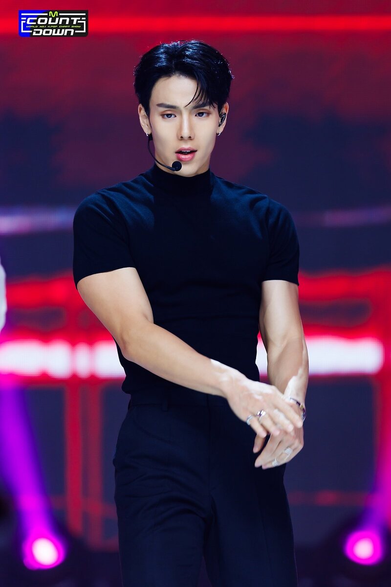 230803 SHOWNU X HYUNGWON - 'Love Me A Little' at M COUNTDOWN documents 21