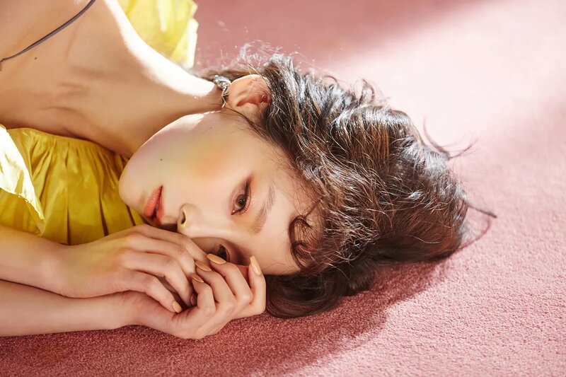 Taeyeon_My_Voice_Deluxe_Edition_concept_photo_(3).png