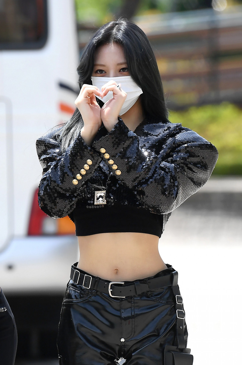 210512 ITZY Yuna - On the way to Show Champion documents 9