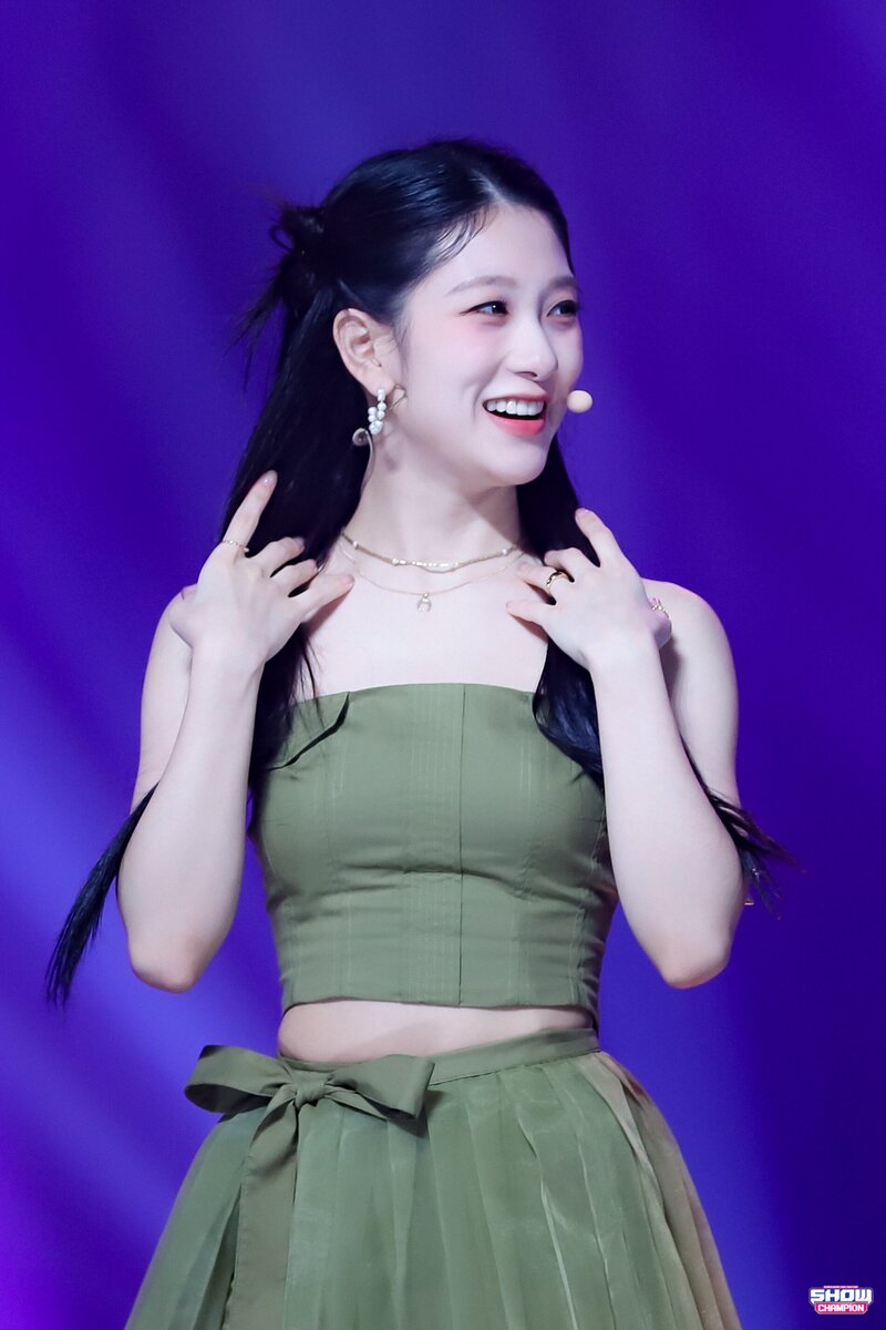 230614 fromis_9 Seoyeon - '#menow' at Show Champion documents 6