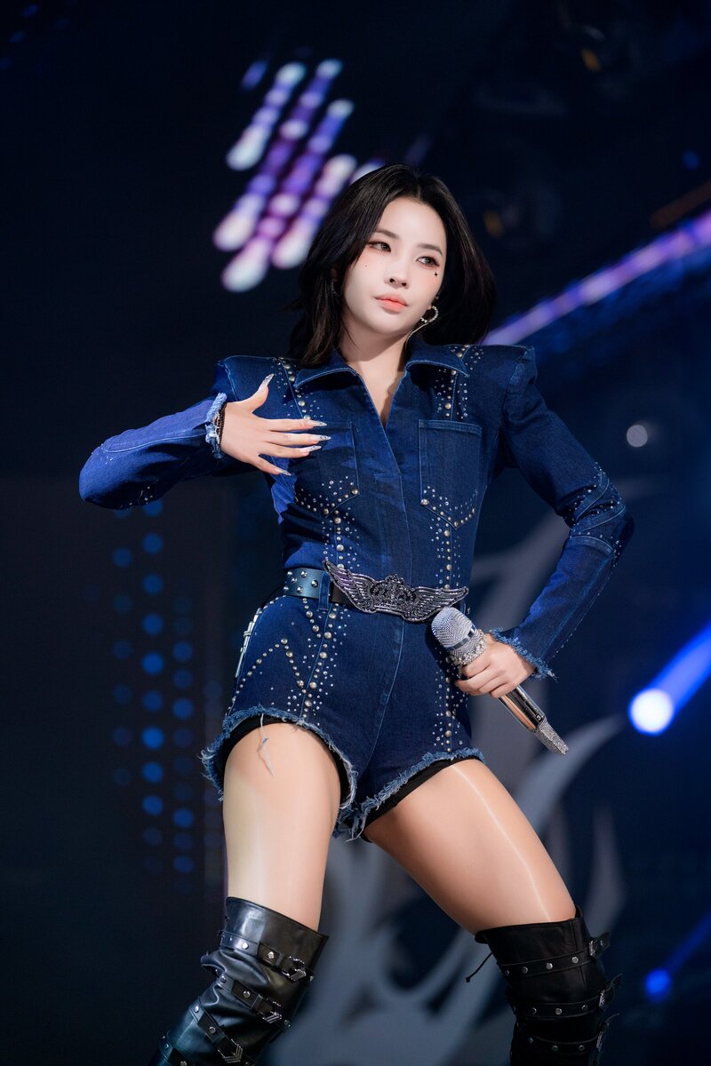 240204 (G)I-DLE Soyeon - 'Super Lady' at Inkigayo documents 8