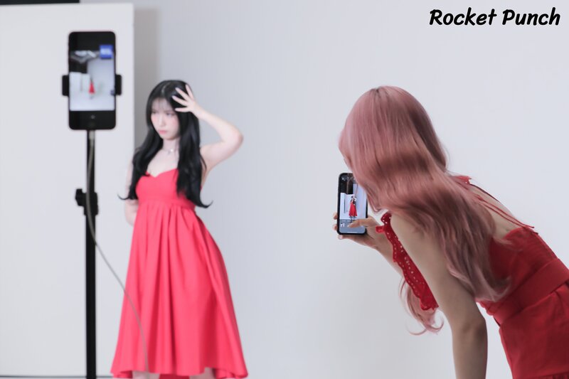 220628 Woollim Naver - Rocket Punch - 'Fiore' Jacket Shoot documents 6