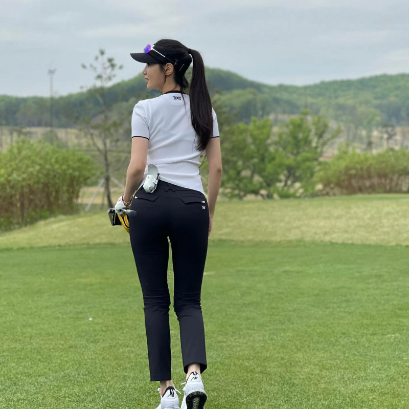 210428 Berry Good Johyun Golfing Instagram Update documents 8