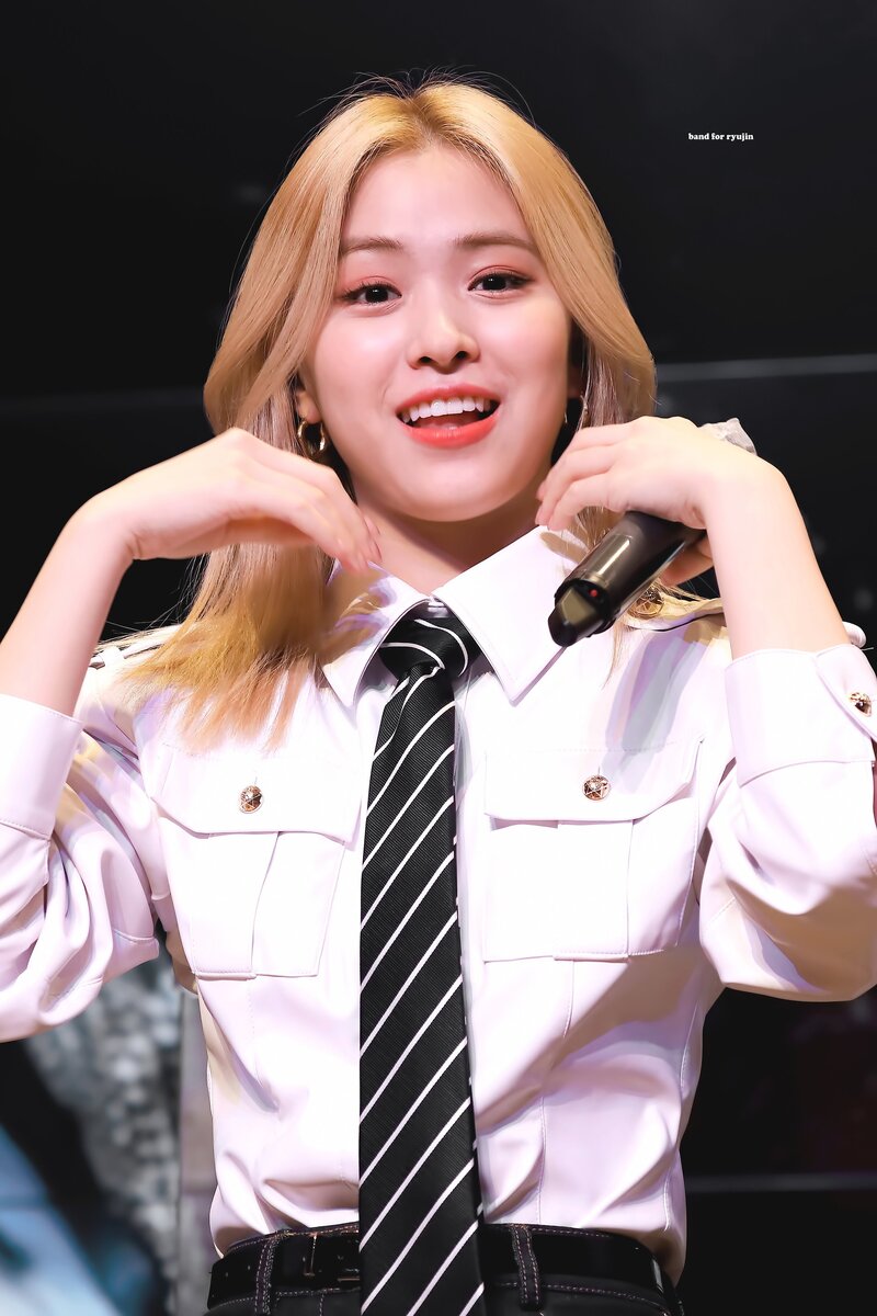 210530 ITZY Ryujin - Fansign Event documents 1