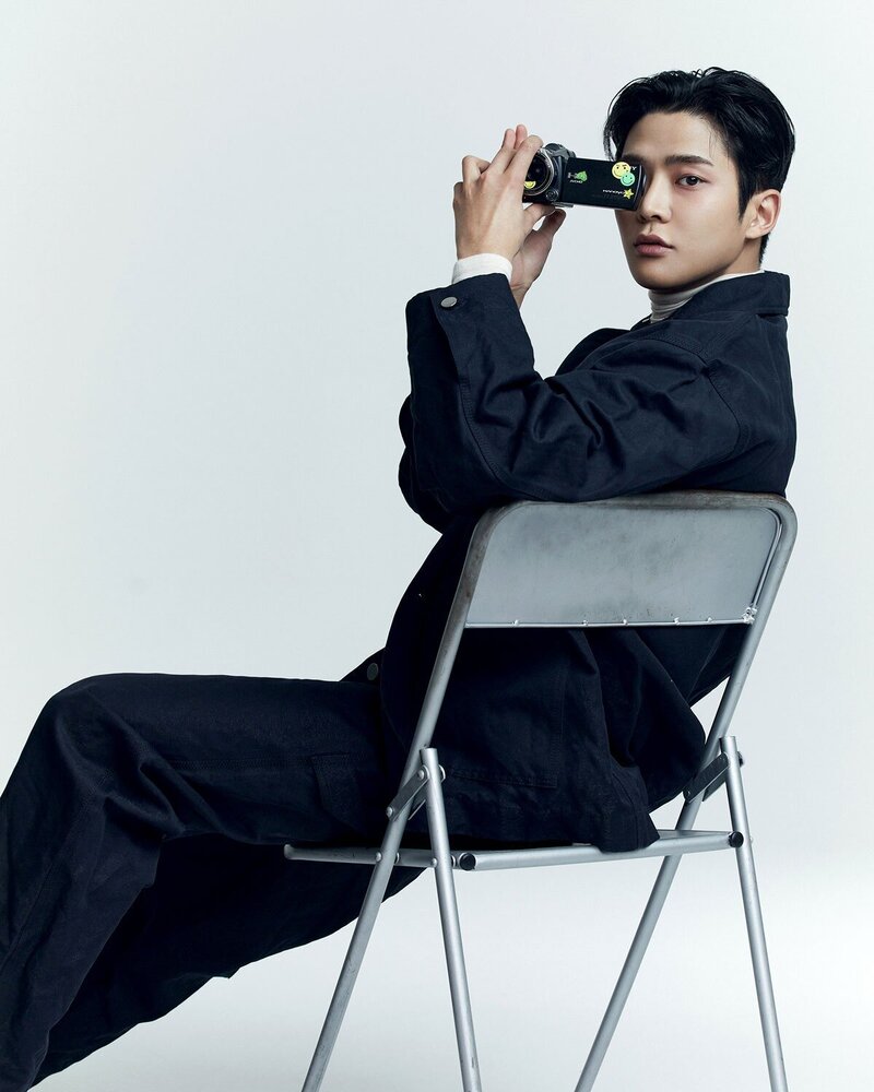 SF9 ROWOON for VOGUE Japan July Issue 2022 documents 9