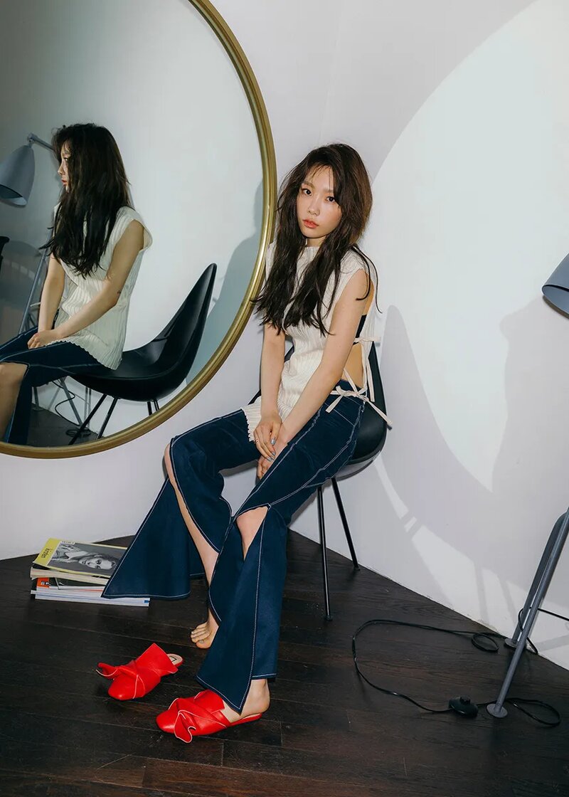 Taeyeon_My_Voice_concept_photo_(9).png