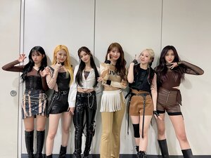 211208 EVERGLOW SNS Update at The Show