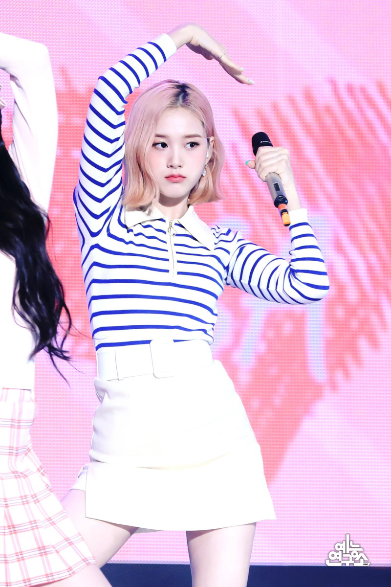 210508 STAYC 'So What' at Music Core documents 18