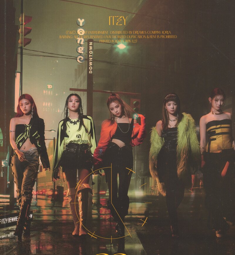 ITZY 'GUESS WHO' Album [SCANS] documents 1