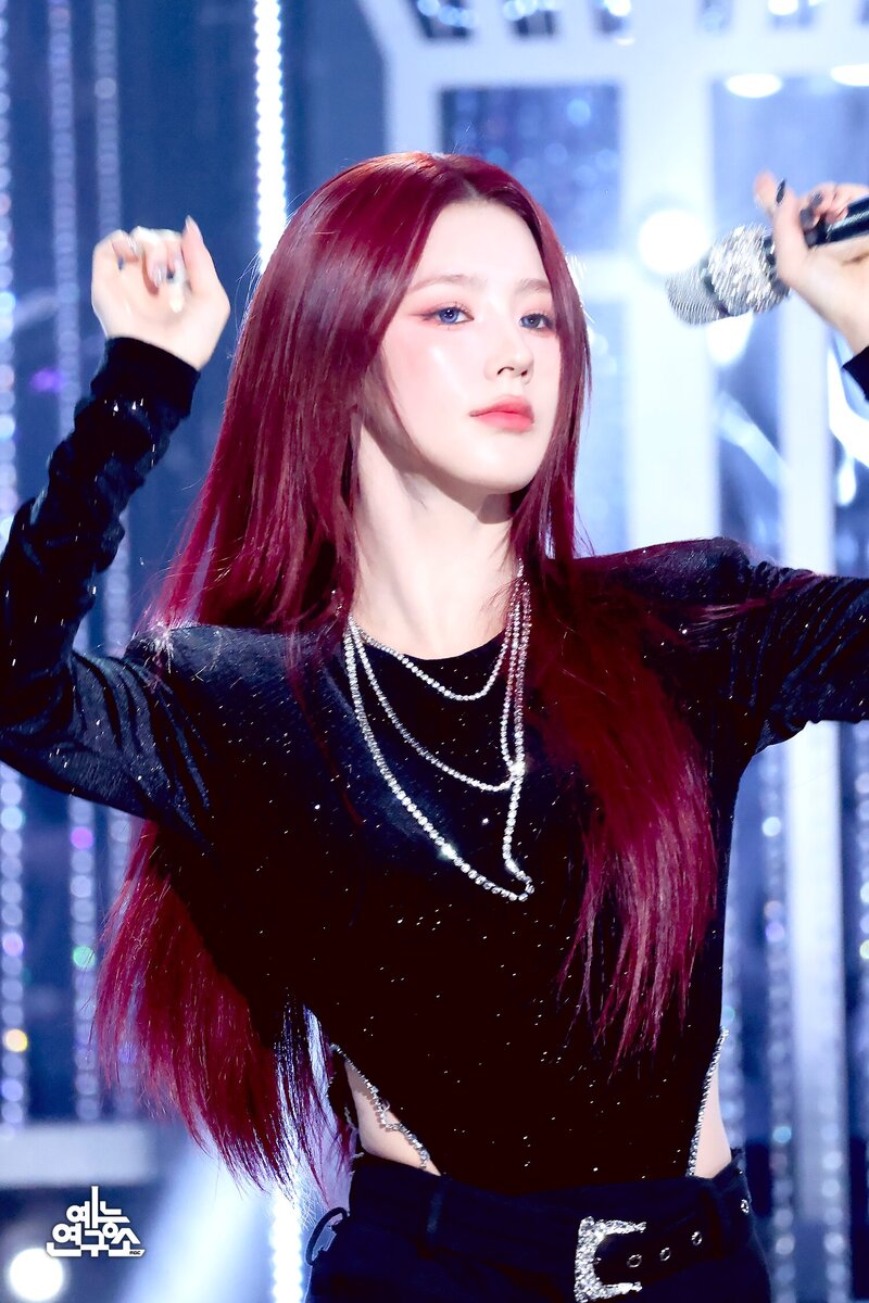 240203 (G)I-DLE Miyeon -  'Super Lady' at Music Core documents 1