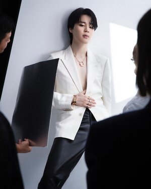 230804 Elle Singapore Update - BTS Jimin - Tiffany & Co. ‘Lock Collection’ Behind