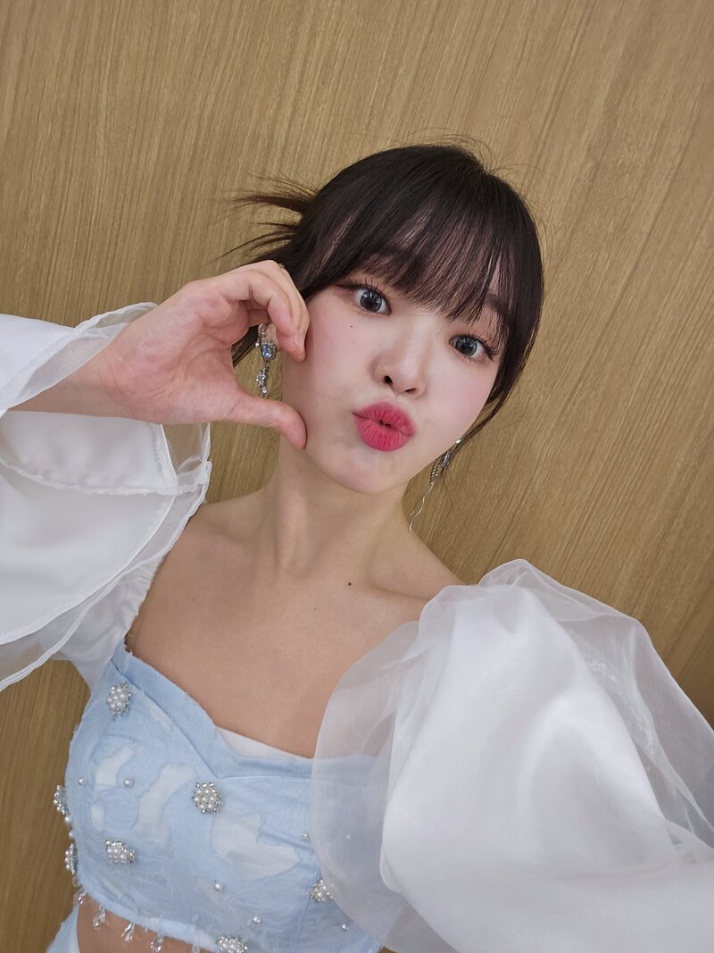 230801 OH MY GIRL Weverse Update - Seunghee documents 2