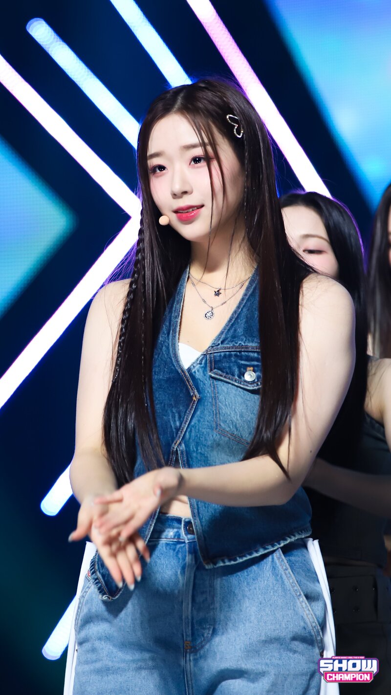 231018 tripleS EVOLution Chaeyeon - 'Invincible' at Show Champion documents 6