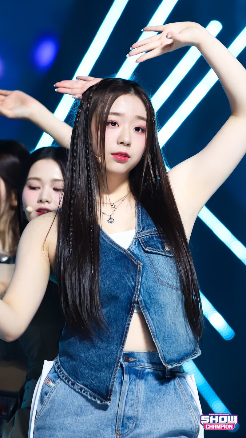 231018 tripleS EVOLution Chaeyeon - 'Invincible' at Show Champion documents 9
