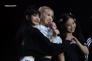221120 JENNIE, LISA & ROSÉ - 'BORN PINK' Concert in Los Angeles Day 2