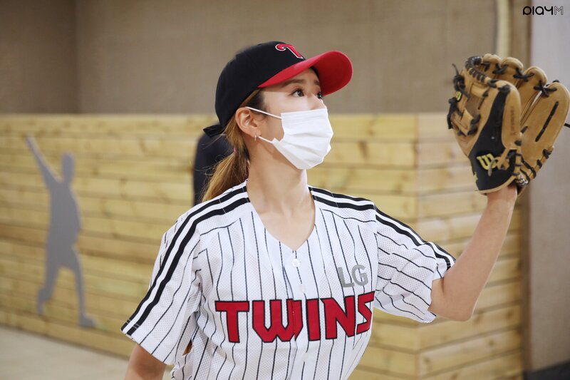 210604 PlayM Naver Post - Apink's Bomi LG Twins First Pitch Behind documents 9