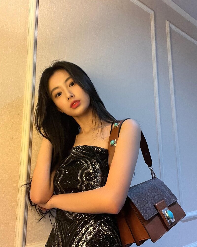 220224 Kang Hyewon Instagram Update documents 1