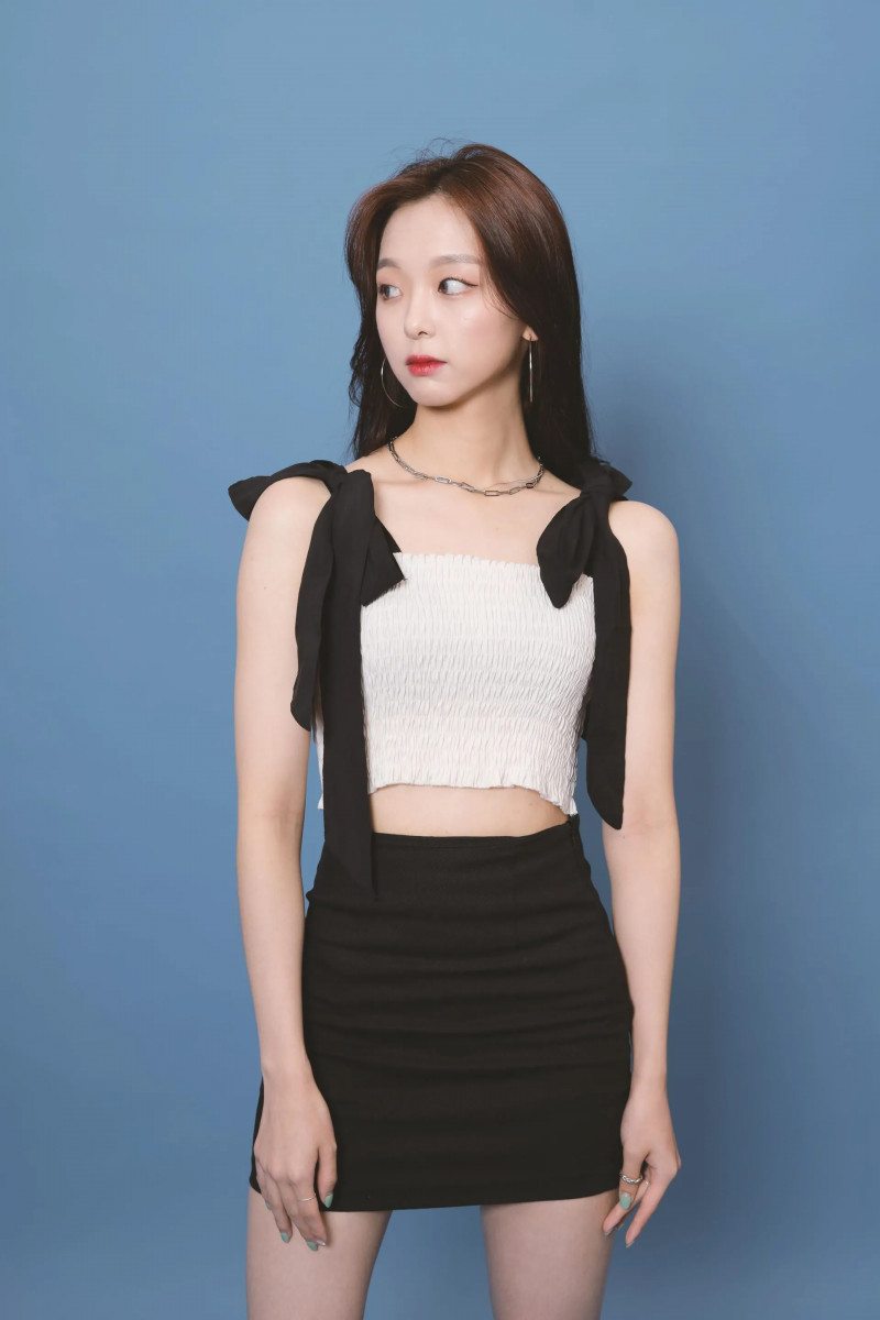 A_Entertainment_Shinyoung_trainee_profile_picture_2.jpg