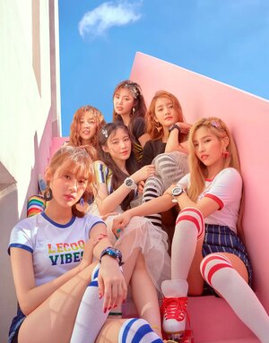 (G)I-DLE for The Star magazine July 2018 issue
