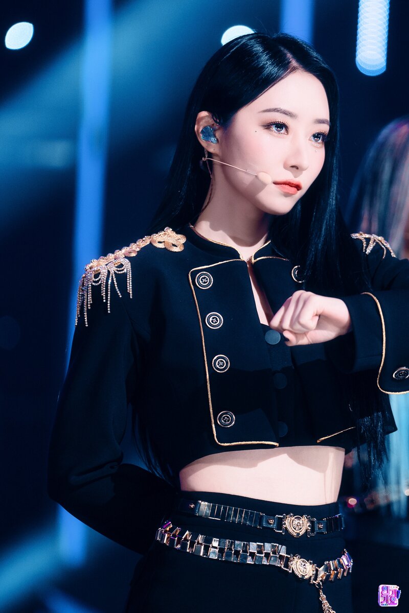 221006 Dreamcatcher SuA - 'VISION' at Inkigayo documents 8