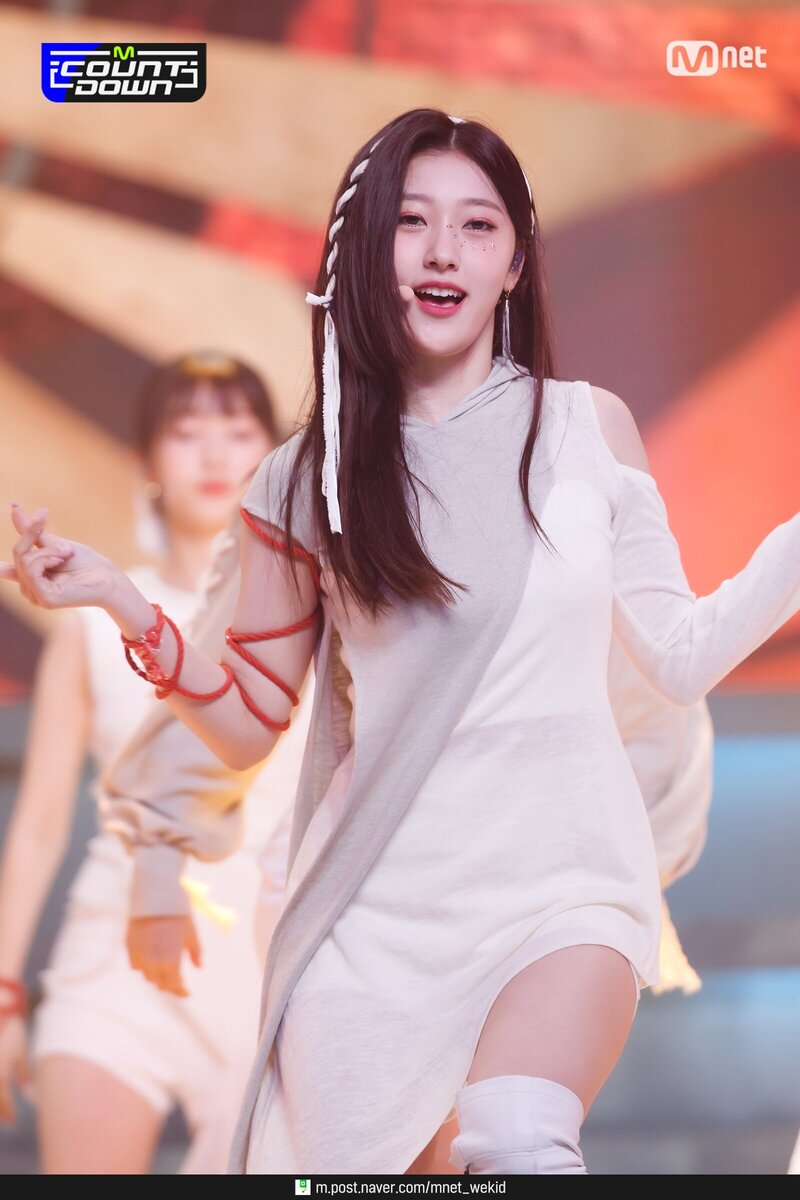 210701 LOONA - PTT (Paint The Town) at M Countdown documents 4