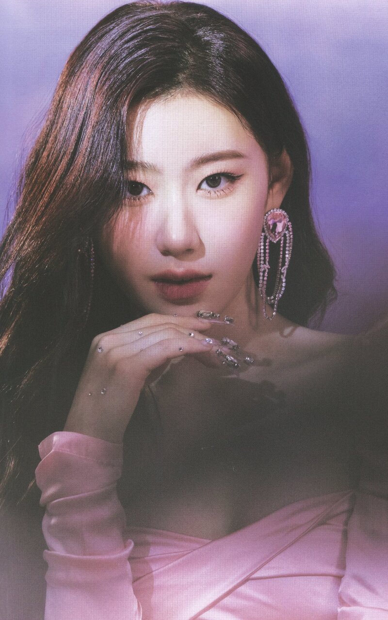 ITZY 'CHECKMATE' Album Scans (Chaeryeong ver.) documents 11