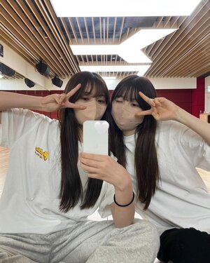 220403 - NiziU Instagram Update: Miihi & Maya