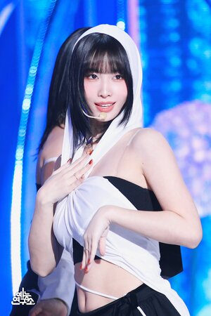240302 TWICE Momo - ‘ONE SPARK’ at Music Core