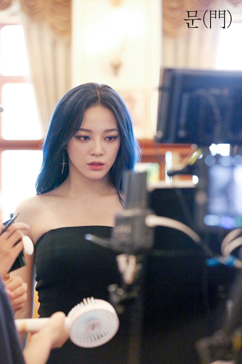 230913 Jellyfish Entertainment Naver Update - Kim Sejeong "Top or Cliff" MV Behind the Scenes documents 2