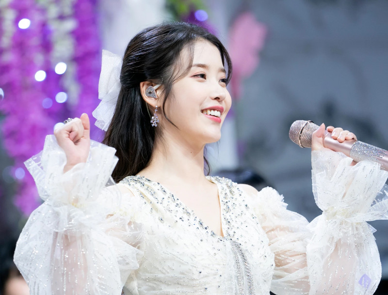 210328 IU - 'Coin' + 'LILAC' at Inkigayo documents 2