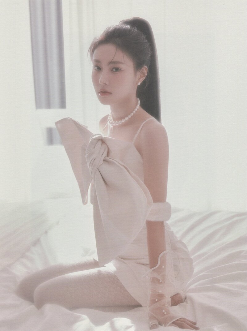 Kang Hyewon - Winter Special Album [W] (Scans) documents 10