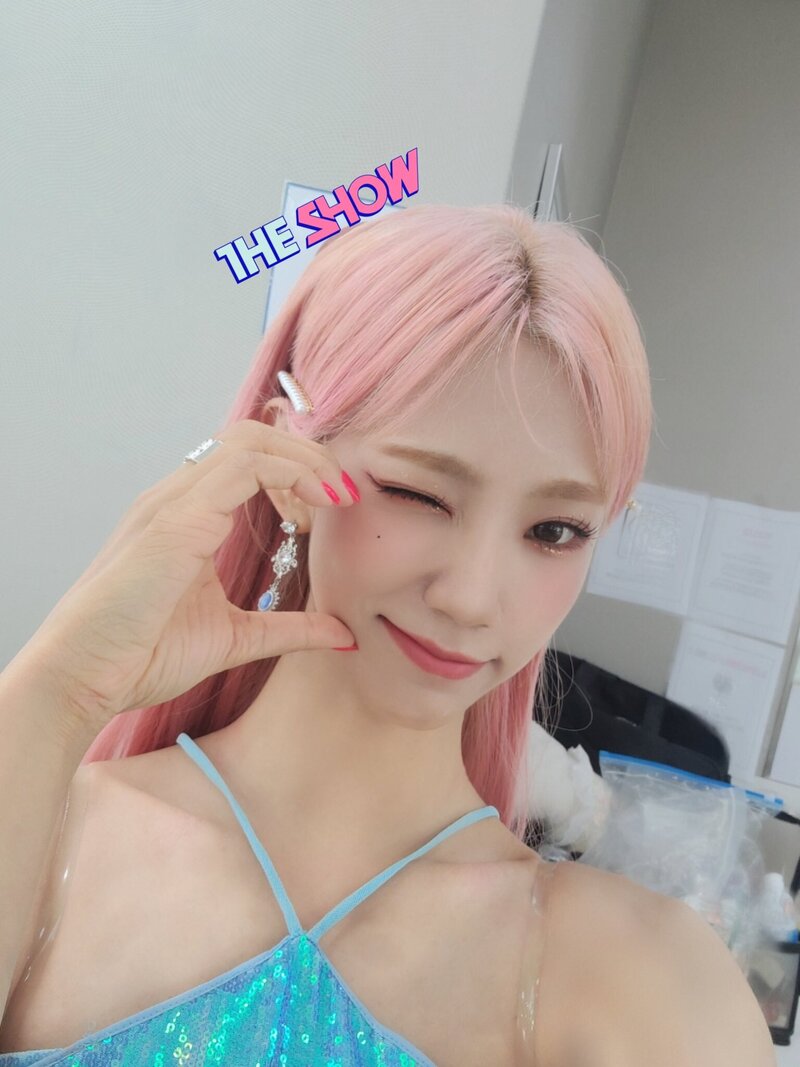 220712 WJSN SNS Update at The Show documents 6