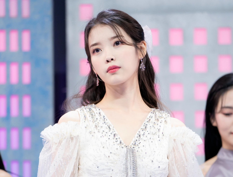 210328 IU - 'Coin' + 'LILAC' at Inkigayo documents 11