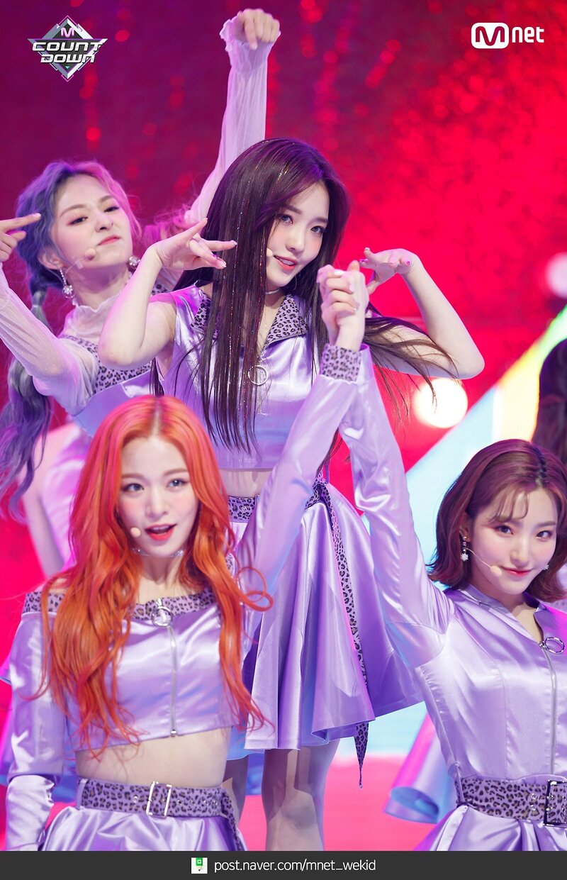 181018 fromis_9 - 'LOVE BOMB' at M COUNTDOWN documents 20