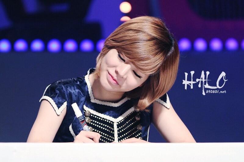 120901 Girls' Generation Sunny at LOOK Concert & Fansign documents 10