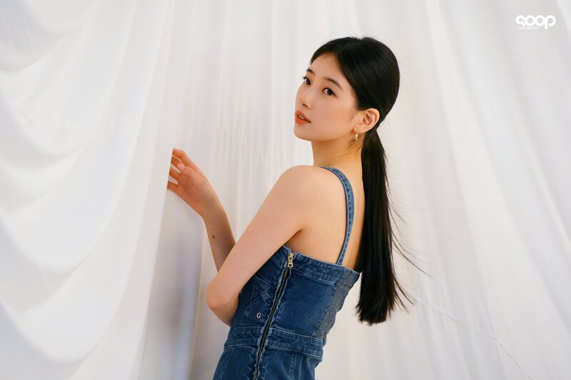 240405 SOOP Naver Post - Suzy - Guess S/S 2024 Campaign Behind documents 6