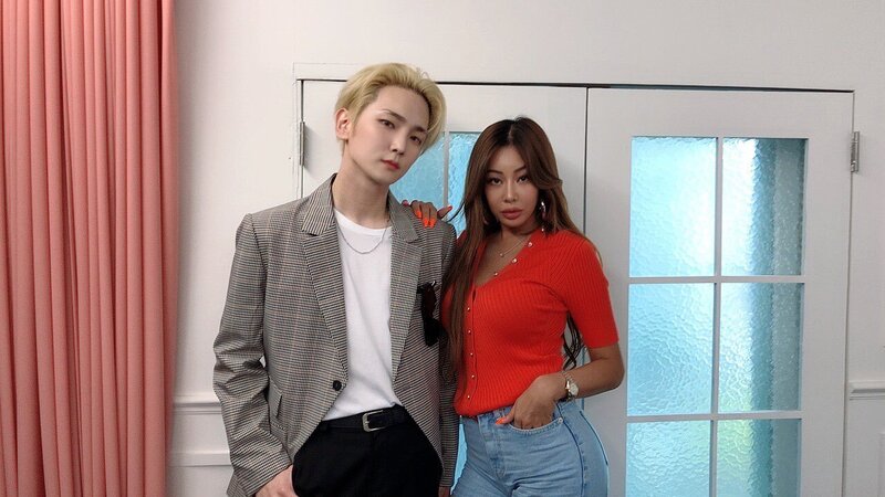220903 SHINee Twitter Update - Key and Jessi documents 1