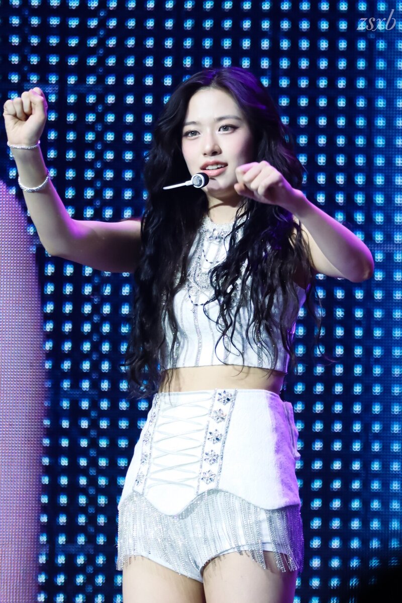 240313 IVE Yujin - 1st World Tour ‘SHOW WHAT I HAVE’ in Los Angeles documents 3
