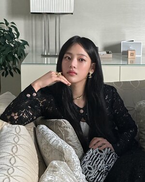 240124 NewJeans Instagram Update - Minji at Chanel Haute Couture 2024