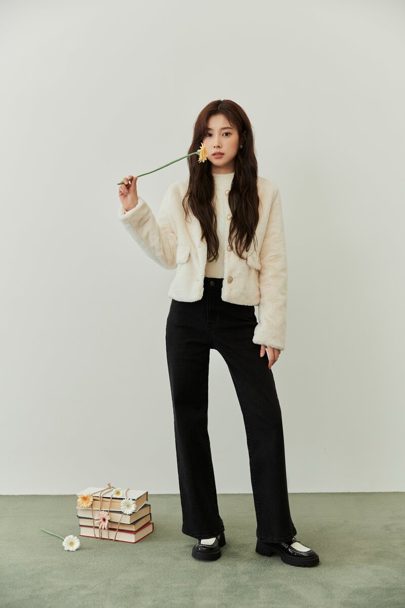 Kang Hyewon for Roem 2023 Pre-Winter Collection 'My Romantic Play' documents 9