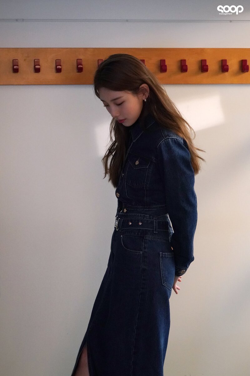 231205 SOOP Naver Post - Suzy - Guess FW23 Photoshoot Behind documents 5