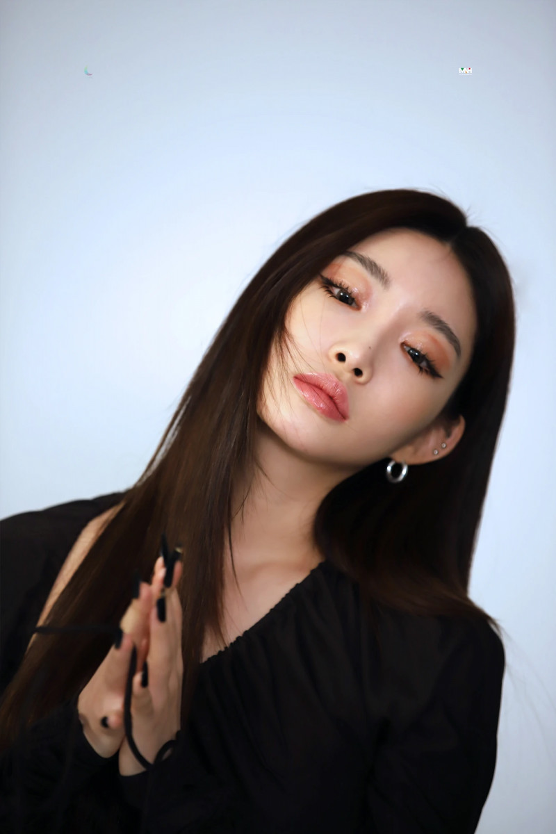 210324 CHUNG HA W Korea 2021 March Issue Filming Site | Naver Update documents 11